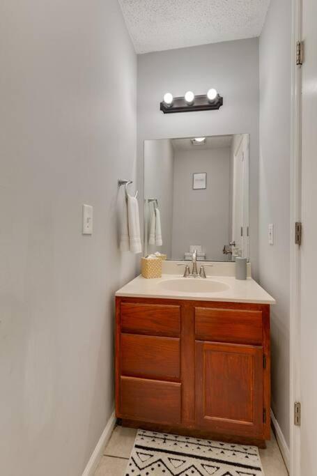 Lovely 2 Bdr Condo With Balcony 2M To Broadway Nashville Zewnętrze zdjęcie